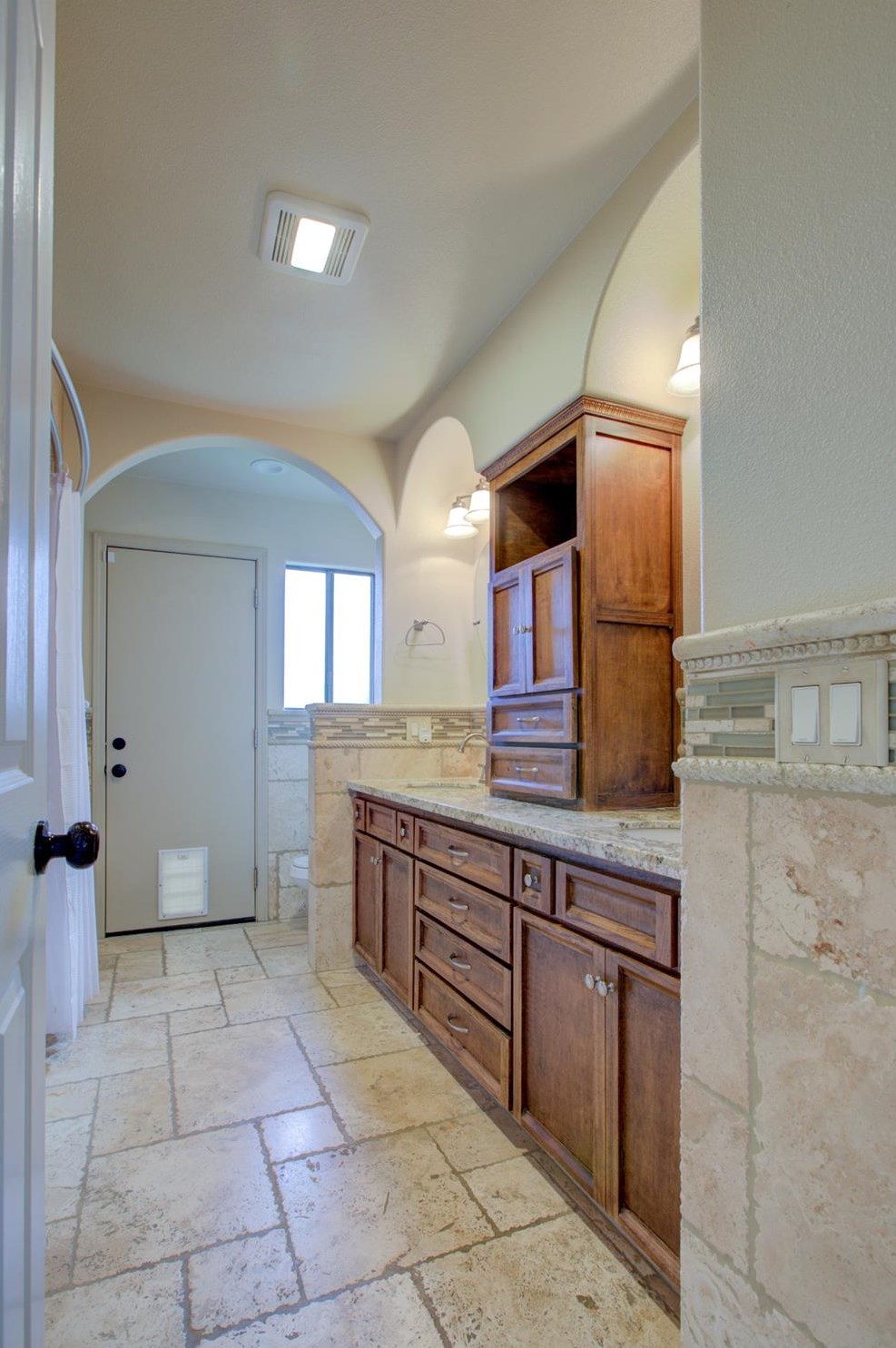 1066 Mirror Lake Dr, Merced CA  95340-0633 exterior
