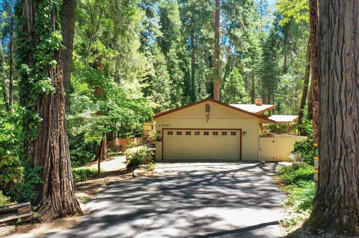 13903 Meadow View Dr, Grass Valley, CA 95945
