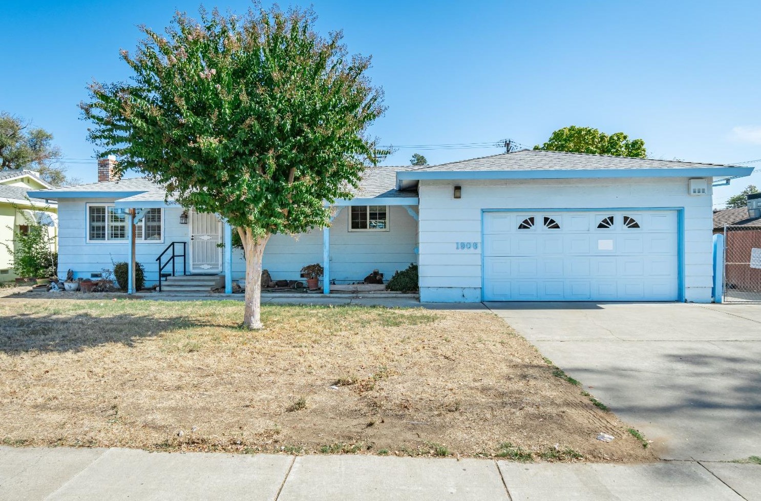 1906 Bell St, Sacramento, CA 95825-1016