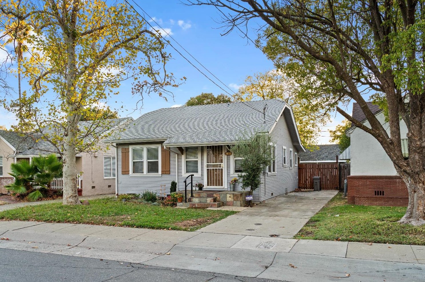 3800 42nd St, Sacramento, CA 95820-1351