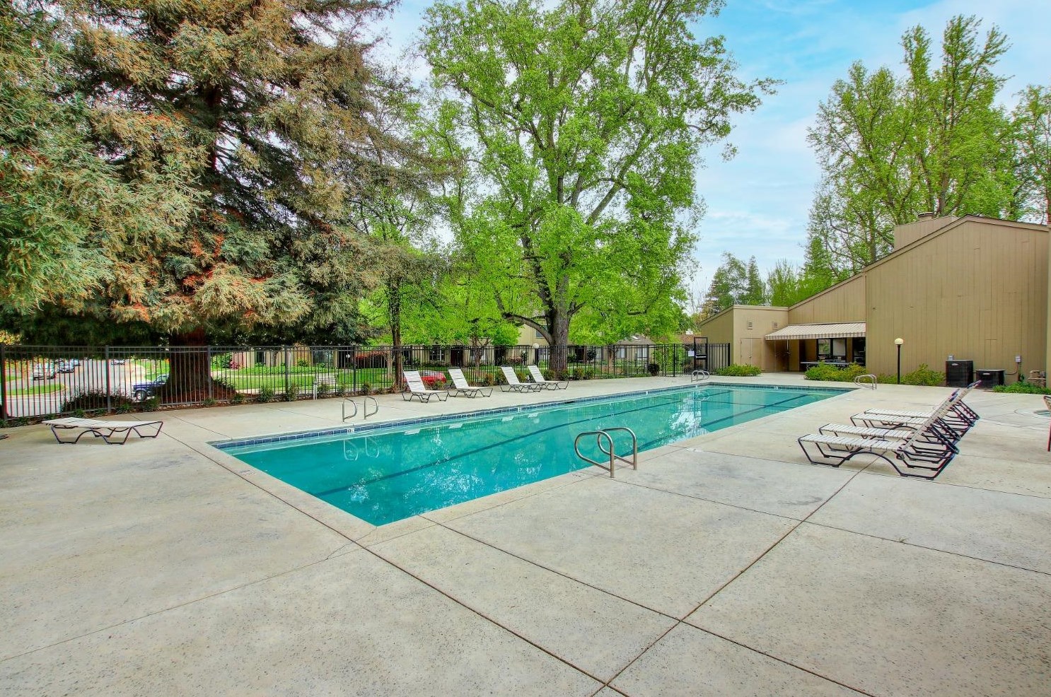 503 Dunbarton Cir, Sacramento CA  95825-6873 exterior