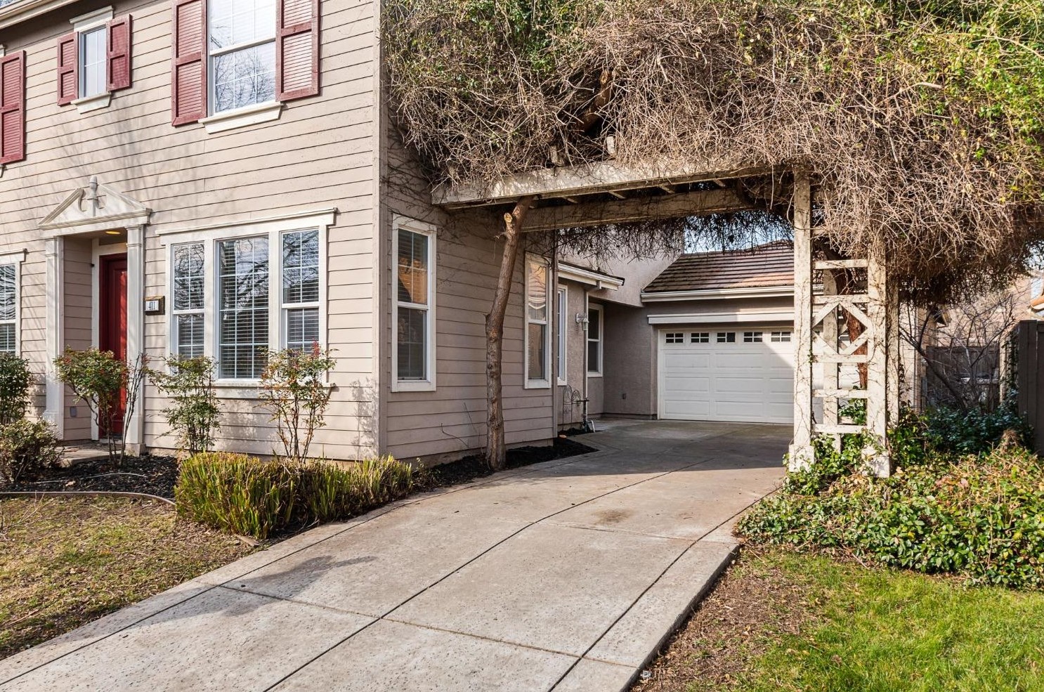 411 Hebron Cir, Sacramento, CA 95835-2062