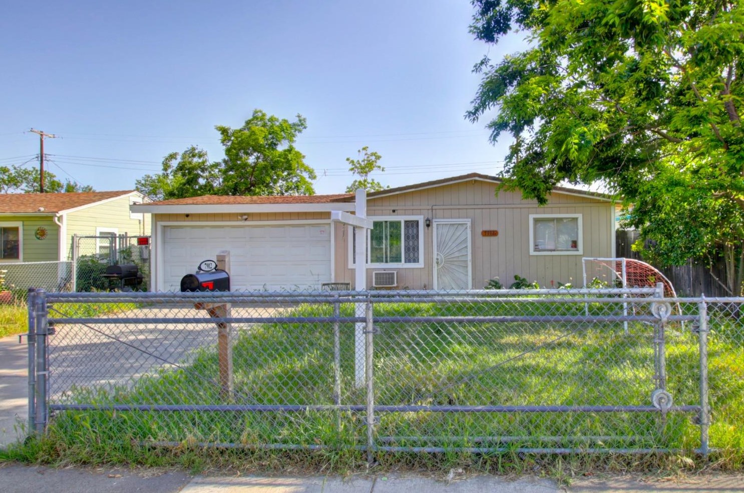 7912 37th Ave, Sacramento CA  95824-3317 exterior