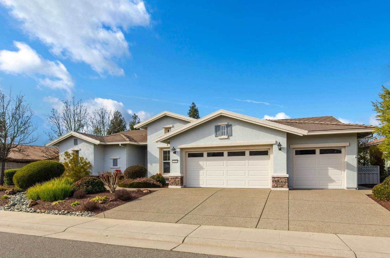 1203 Overland Ln, Lincoln, CA 95648-8146