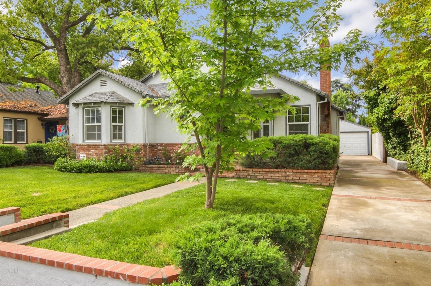 696 Woodlake Dr, Sacramento, CA 95815-3842