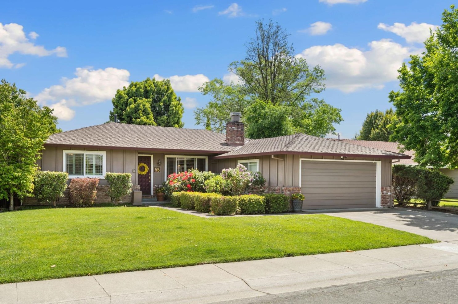 85 Moonlit Cir, Sacramento, CA 95831-1564