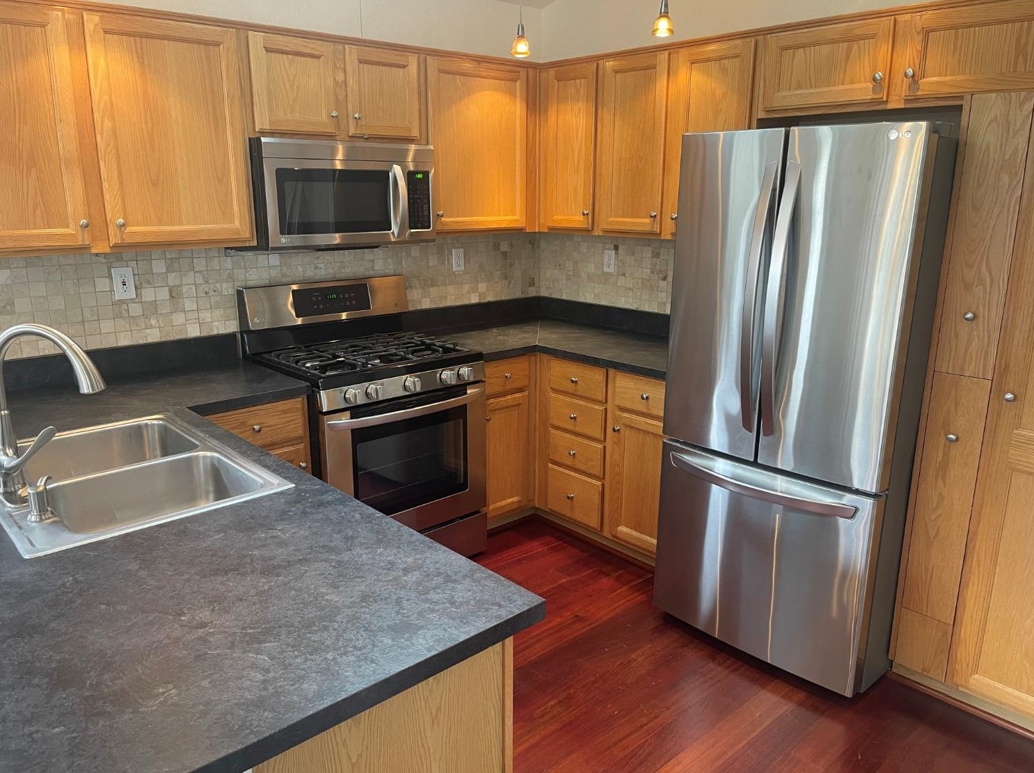 5704 Red Willow Ln, Roseville, CA 95747-8019