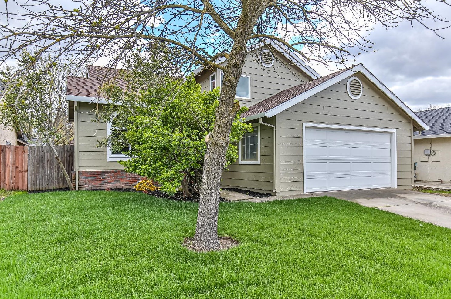 8352 Yermo Way, Sacramento, CA 95828-5733