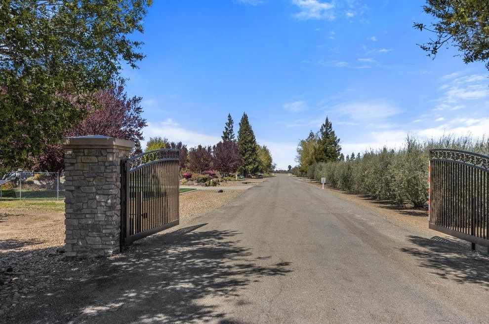 22647 Peltier Ct, Acampo CA  95220-9560 exterior