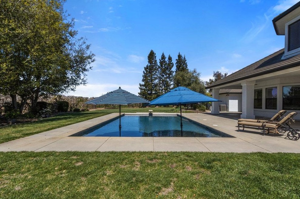 22647 Peltier Ct, Acampo CA  95220-9560 exterior