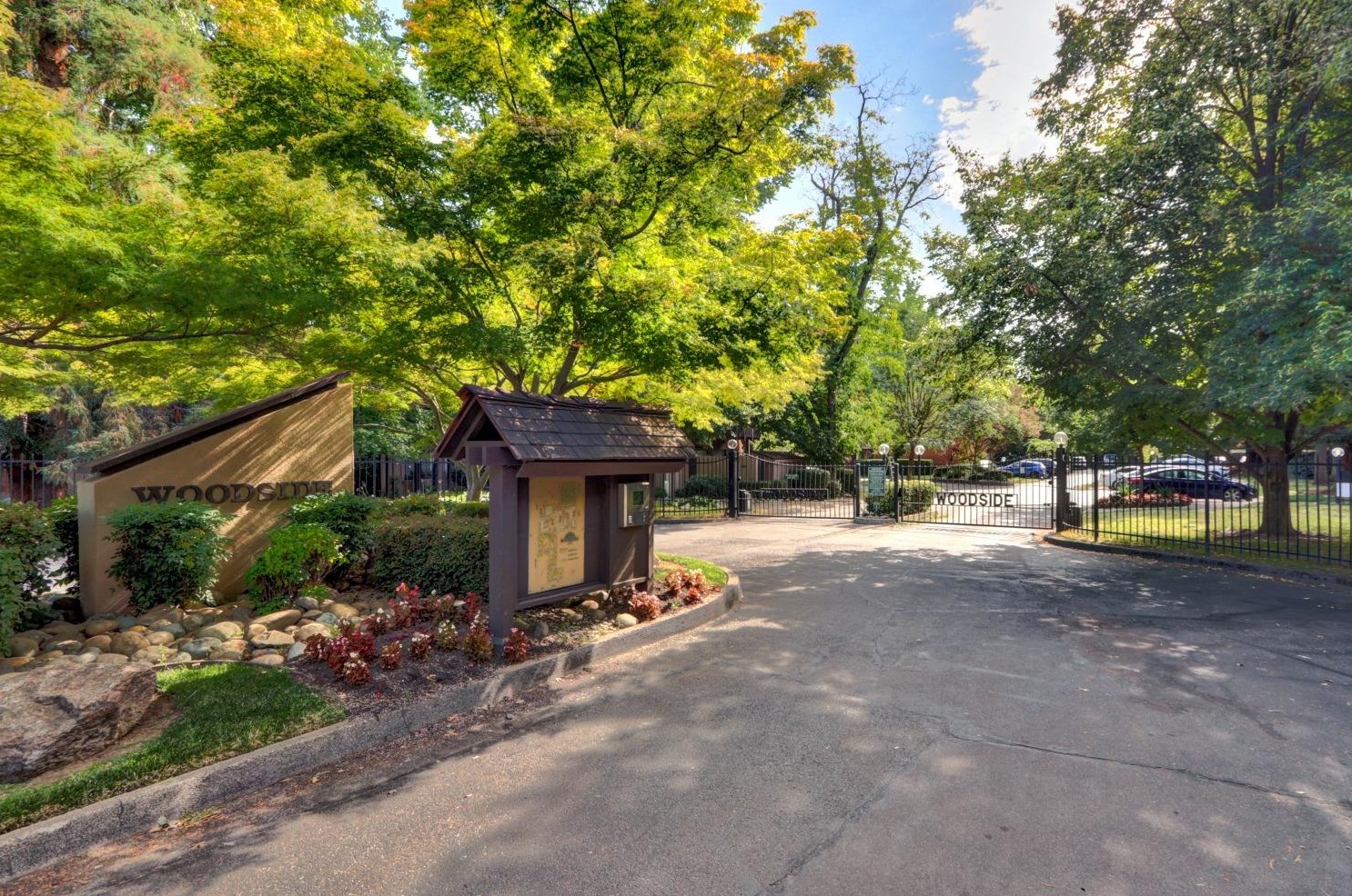 2238 Woodside Ln, Sacramento CA  95825-7410 exterior