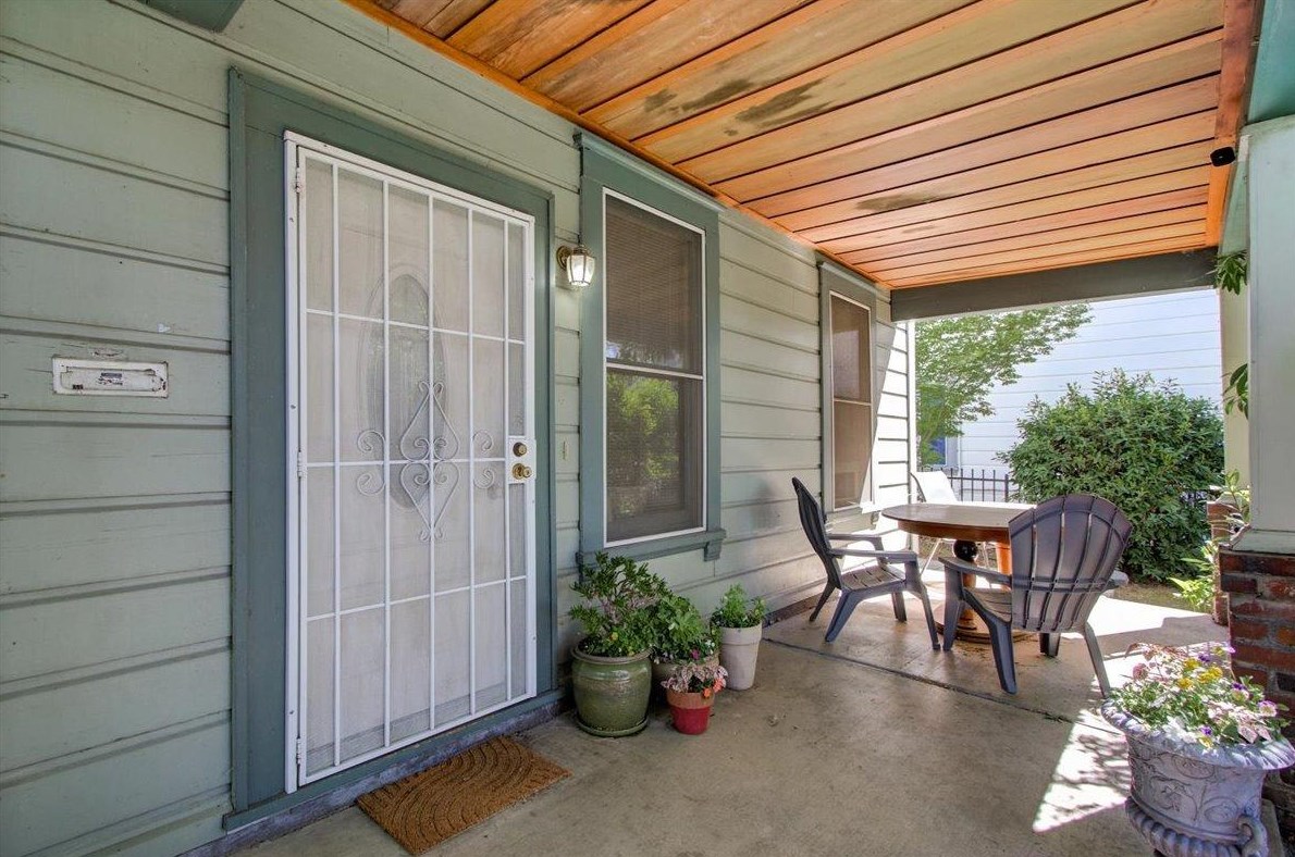 2309 Q St, Sacramento, CA 95816-6877