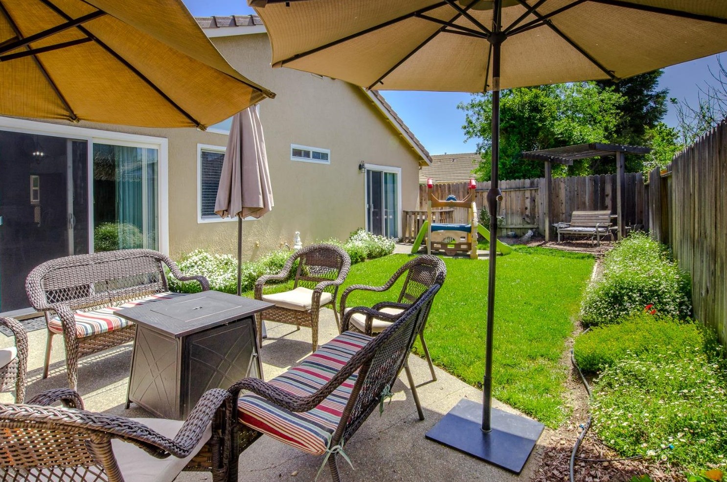 974 Hunter Ln, Woodland CA  95776-5101 exterior