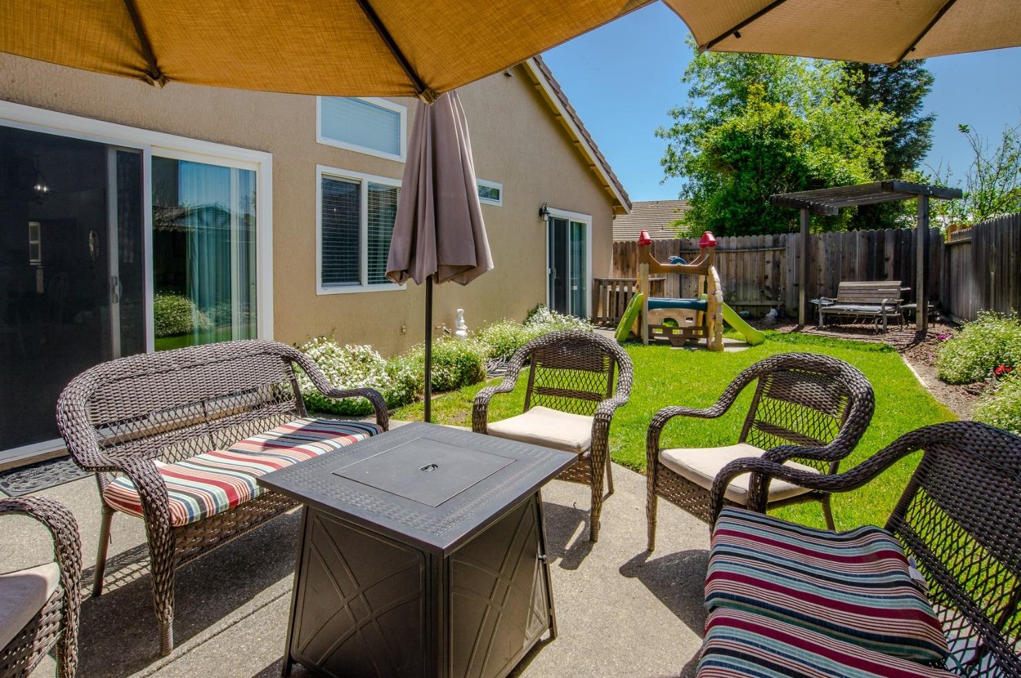 974 Hunter Ln, Woodland CA  95776-5101 exterior