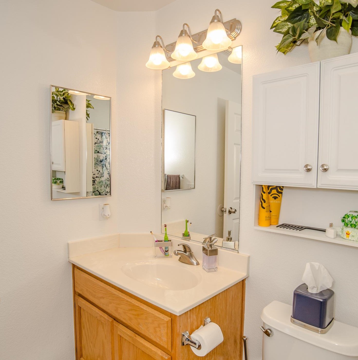 974 Hunter Ln, Woodland CA  95776-5101 exterior
