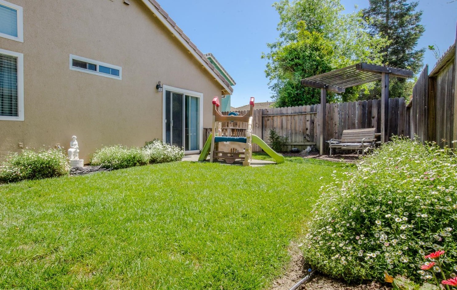 974 Hunter Ln, Woodland CA  95776-5101 exterior