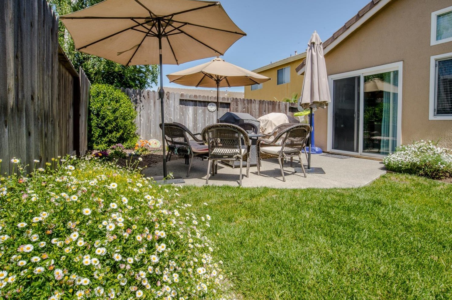 974 Hunter Ln, Woodland CA  95776-5101 exterior