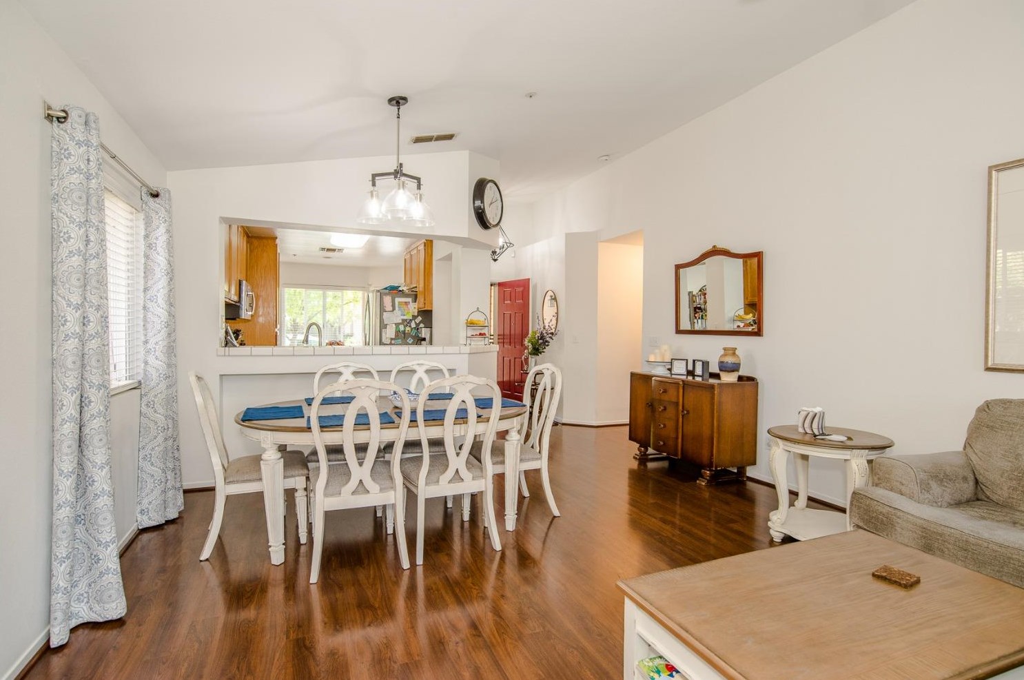 974 Hunter Ln, Woodland CA  95776-5101 exterior