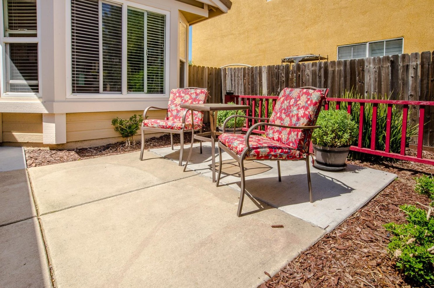 974 Hunter Ln, Woodland CA  95776-5101 exterior