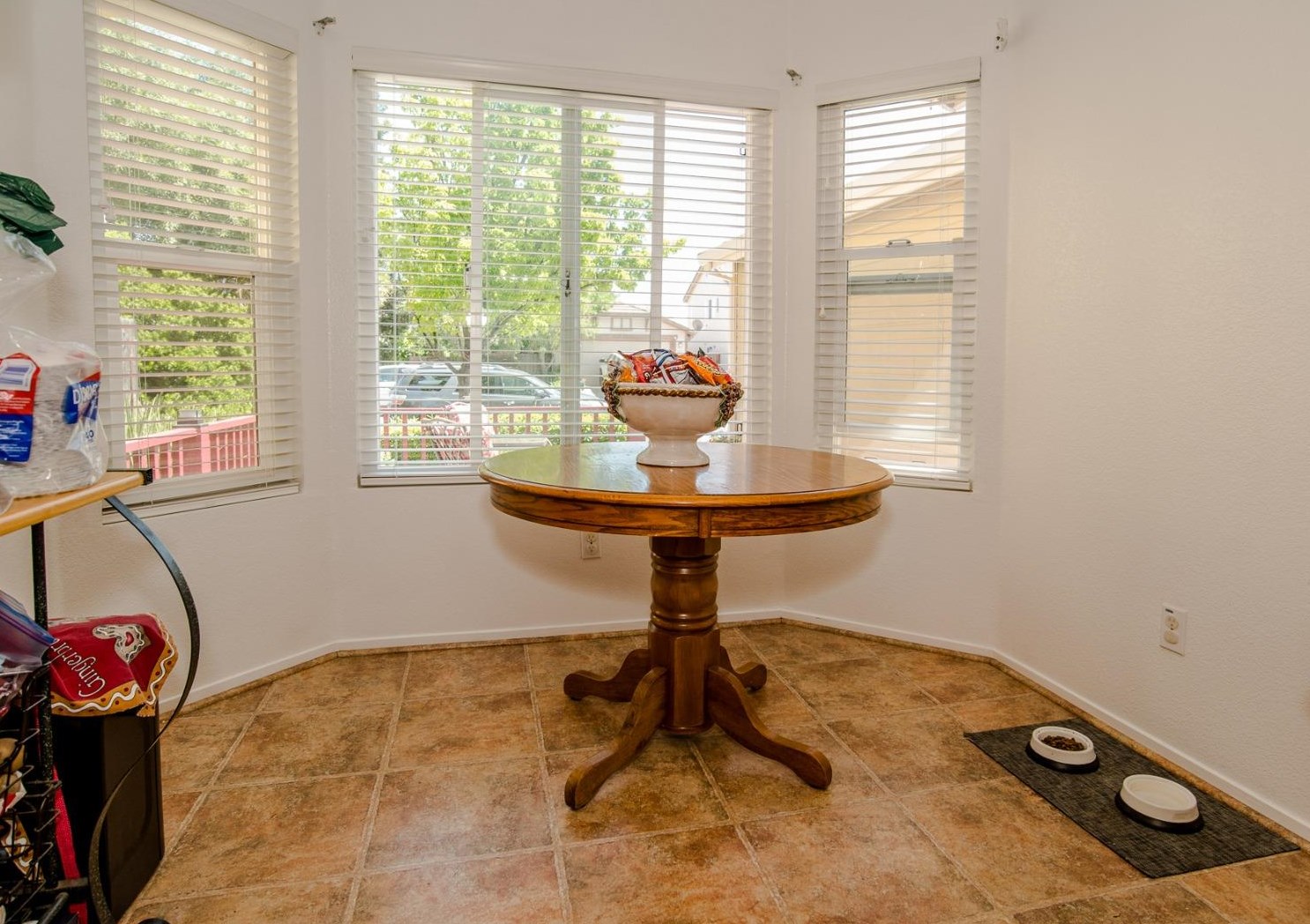 974 Hunter Ln, Woodland CA  95776-5101 exterior