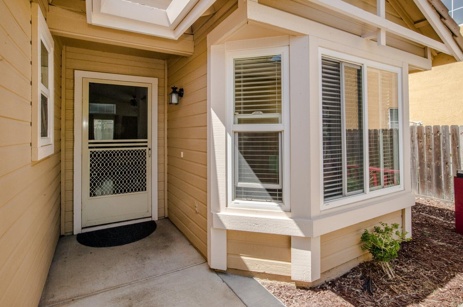 974 Hunter Ln, Woodland CA  95776-5101 exterior