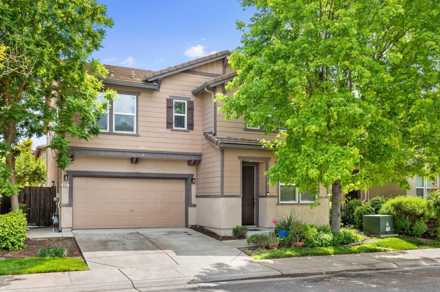 660 Greg Thatch Cir, Sacramento, CA 95835-2426