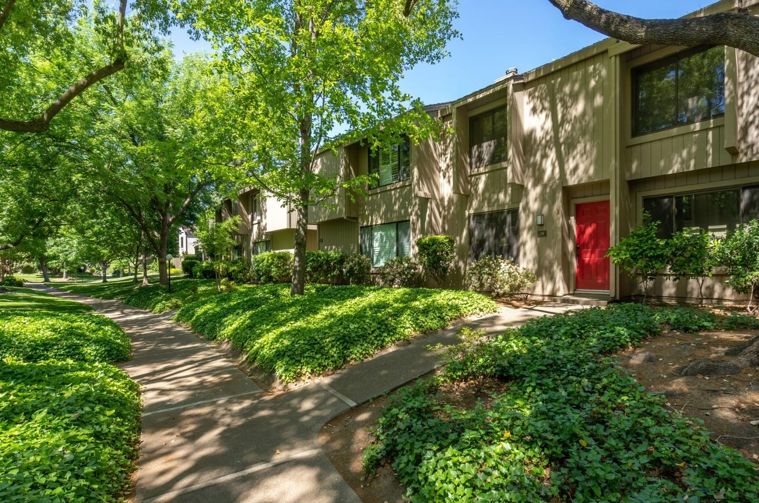 19 Adelphi Ct, Sacramento, CA 95825-7061