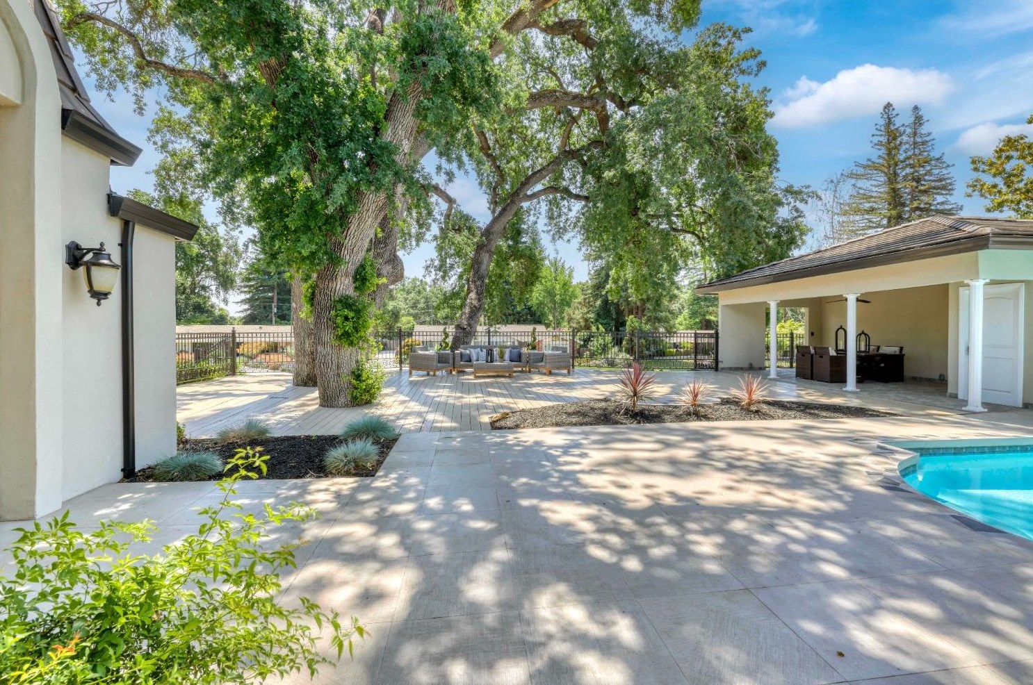 3337 American River Dr, Sacramento CA  95864-5736 exterior