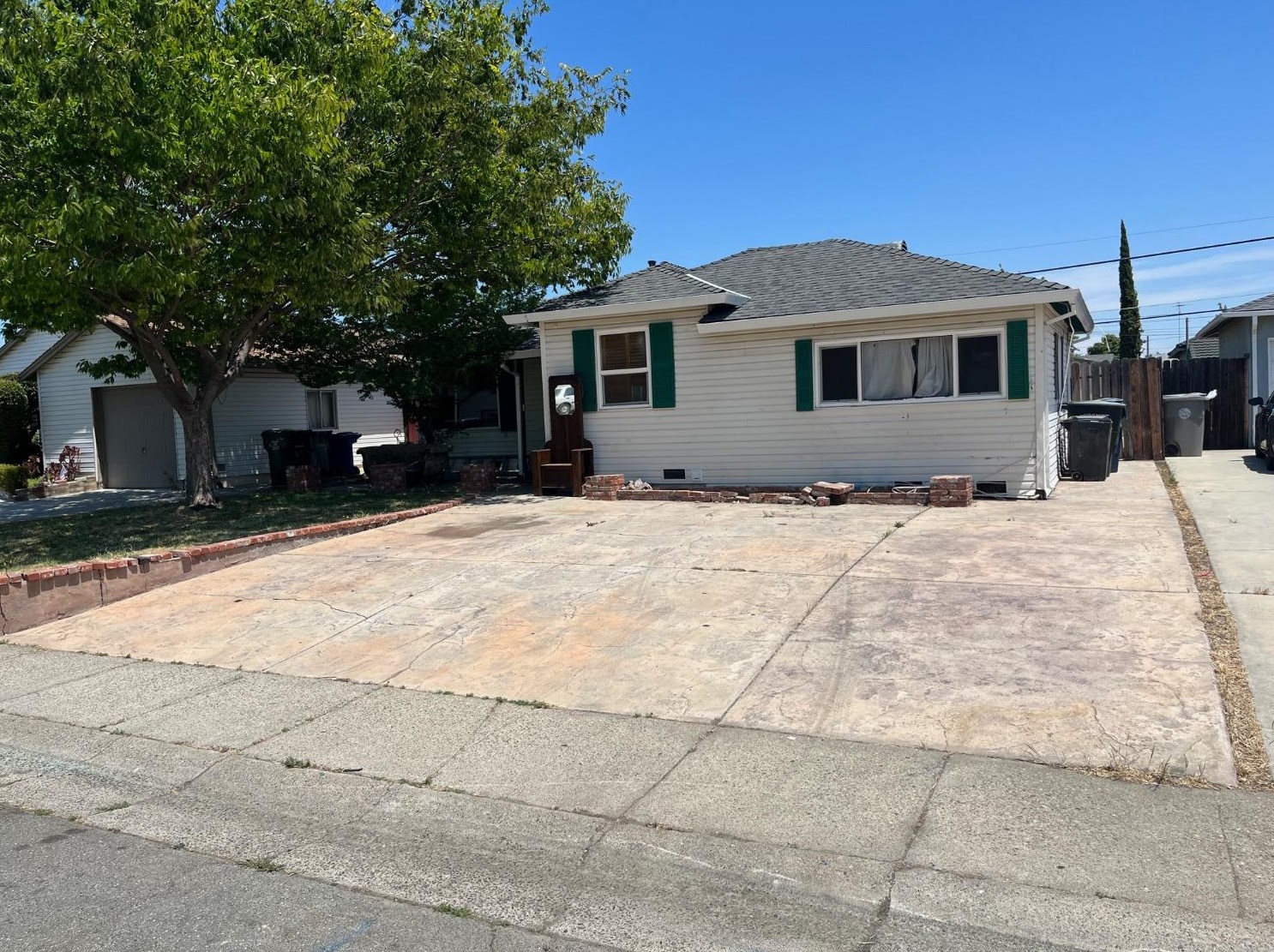 5633 Harold Way, Sacramento, CA 95822-3133