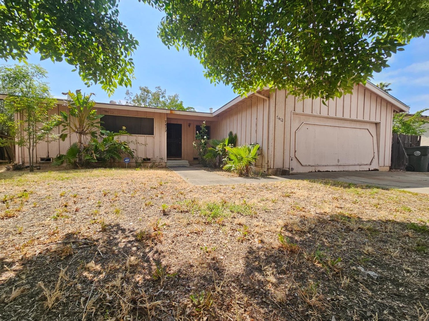 7472 24th St, Sacramento, CA 95822-5320