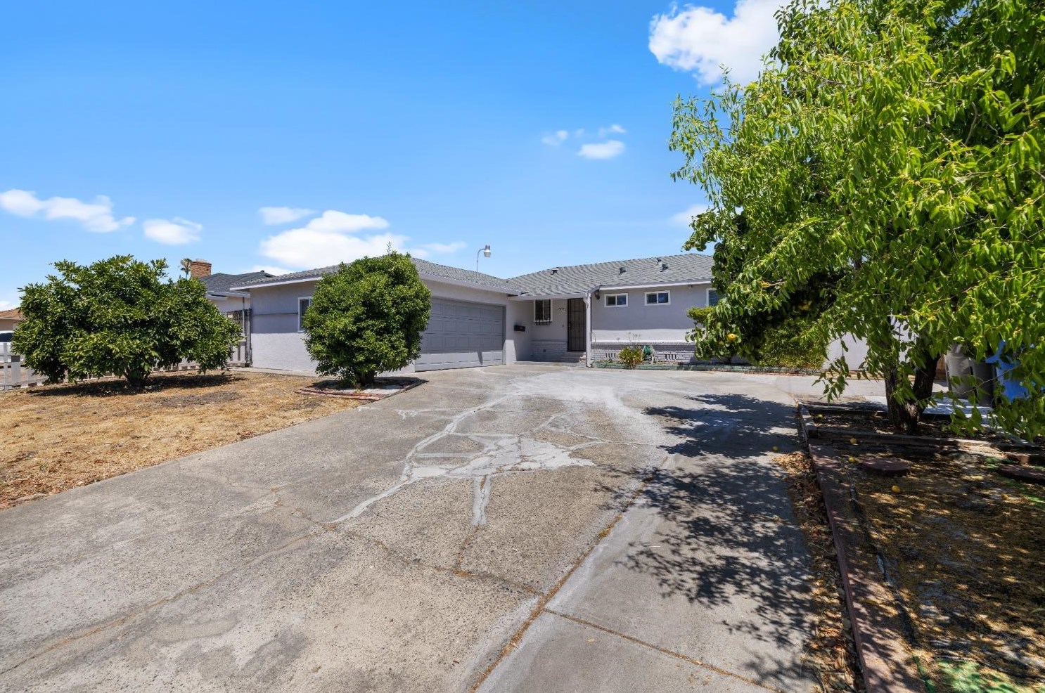 6981 23rd St, Sacramento, CA 95822-4141