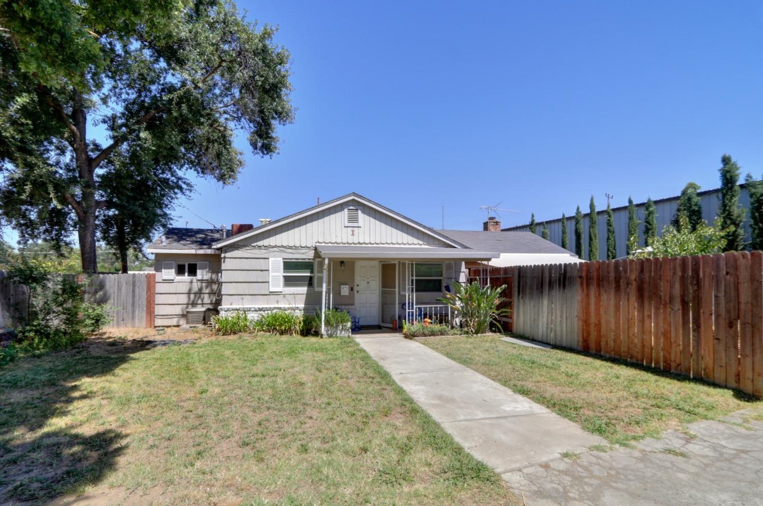 5621 Palm Ave, Sacramento, CA 95841-2919