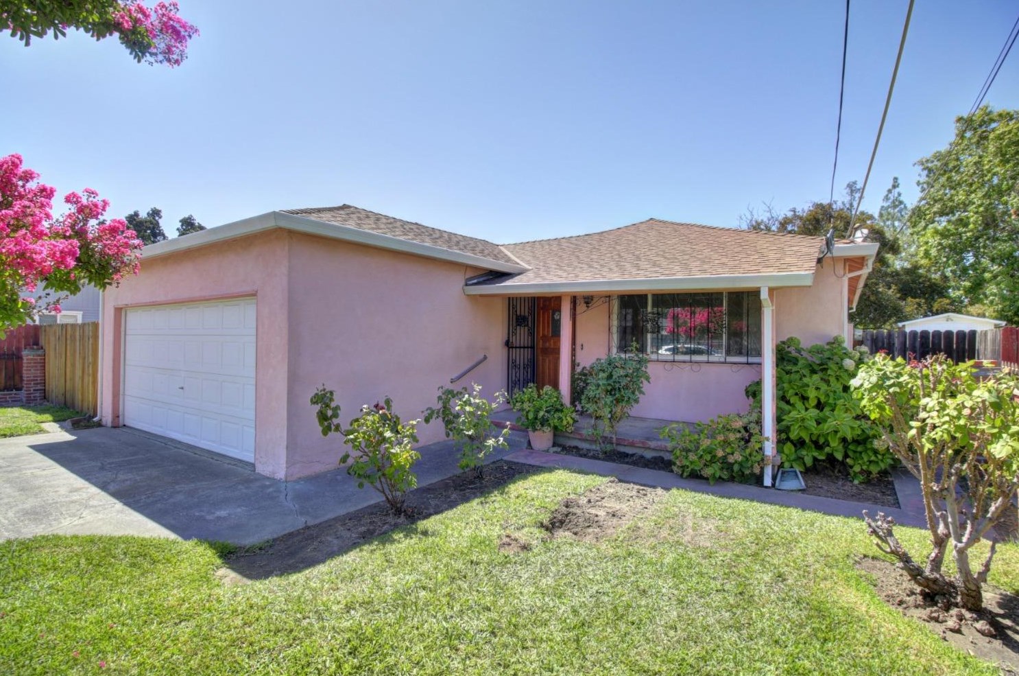 5360 28th St, Sacramento, CA 95820-6317