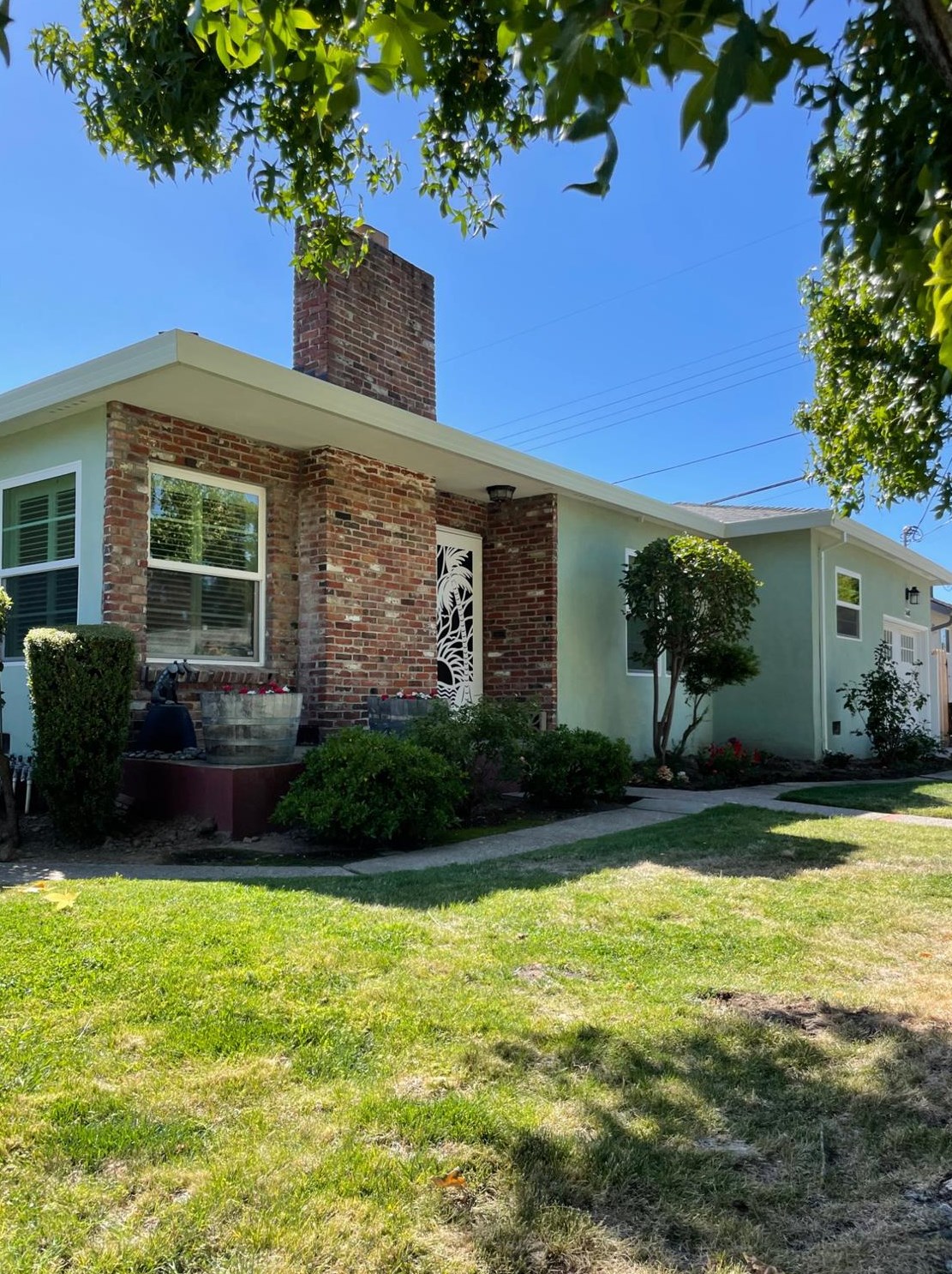 5668 11th Ave, Sacramento, CA 95820-2312