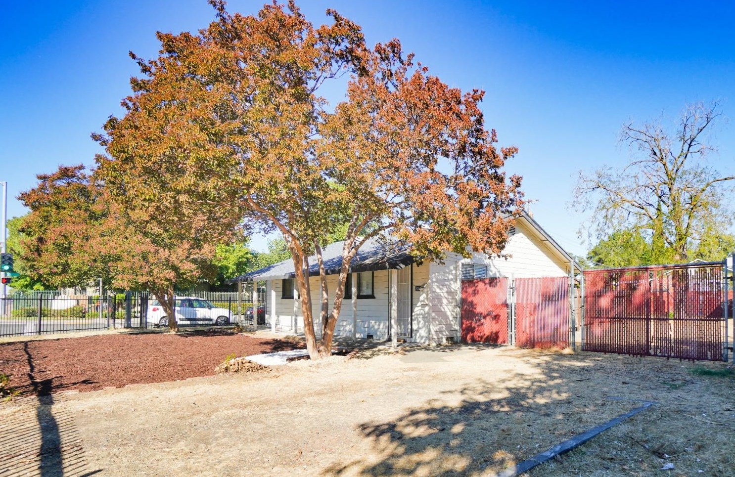 7001 24th St, Sacramento, CA 95822-4407