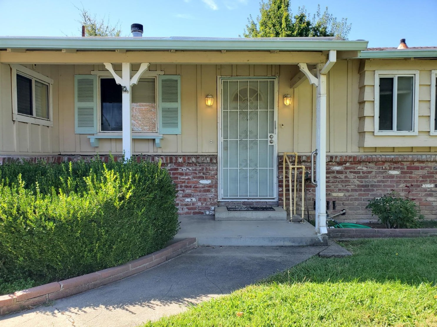 7358 Center Pkwy, Sacramento, CA 95823-3059