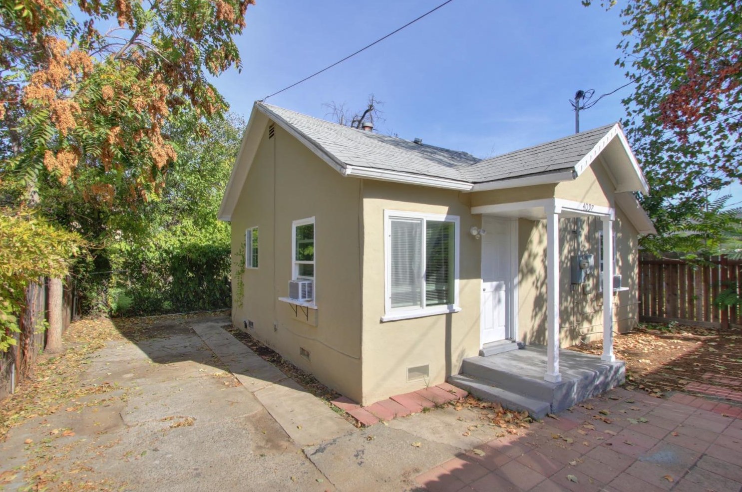 4097 16th Ave, Sacramento, CA 95820-2812