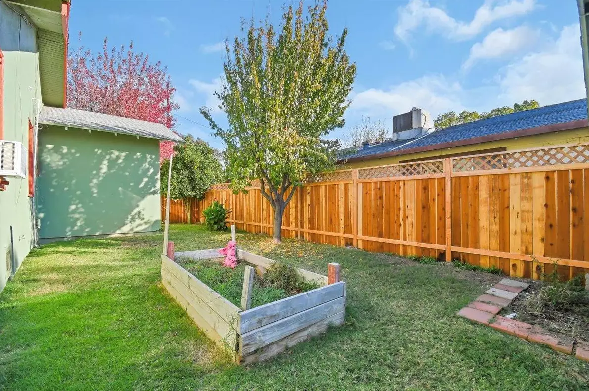 742 Chestnut St, Yuba City CA  95991-3957 exterior