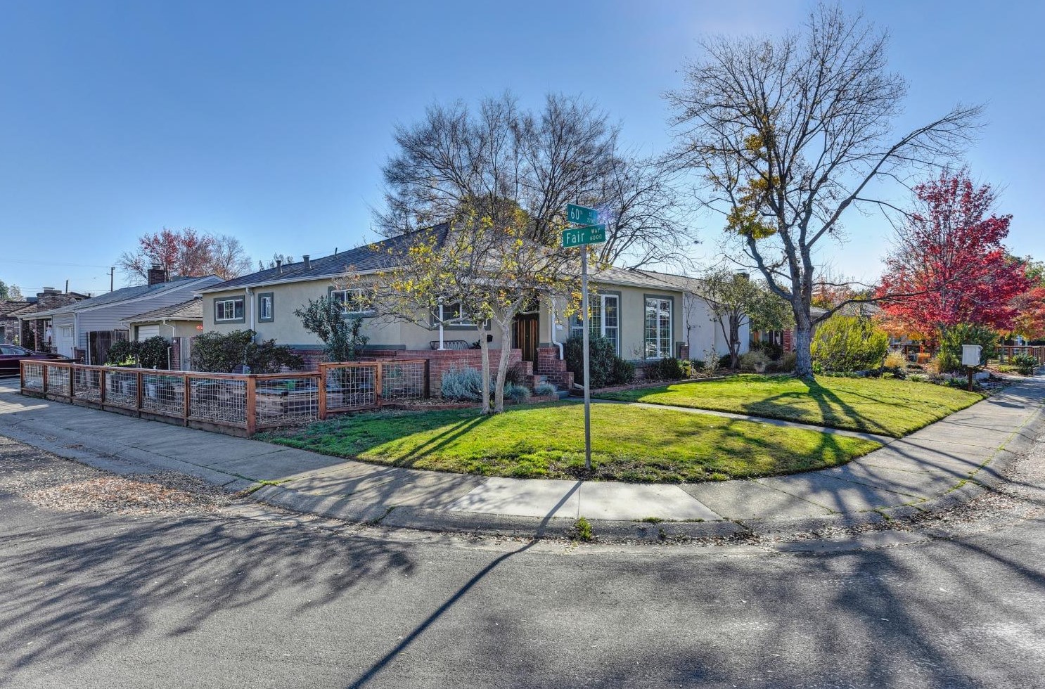 2717 60th St, Sacramento, CA 95817-2517