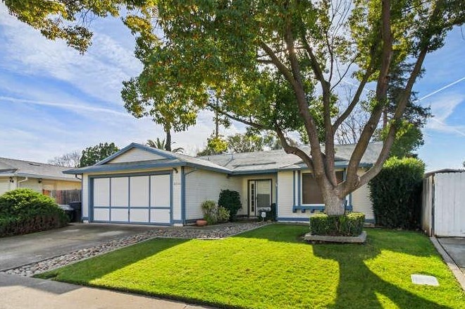 8596 Elaine Dr, Sacramento, CA 95828-3870