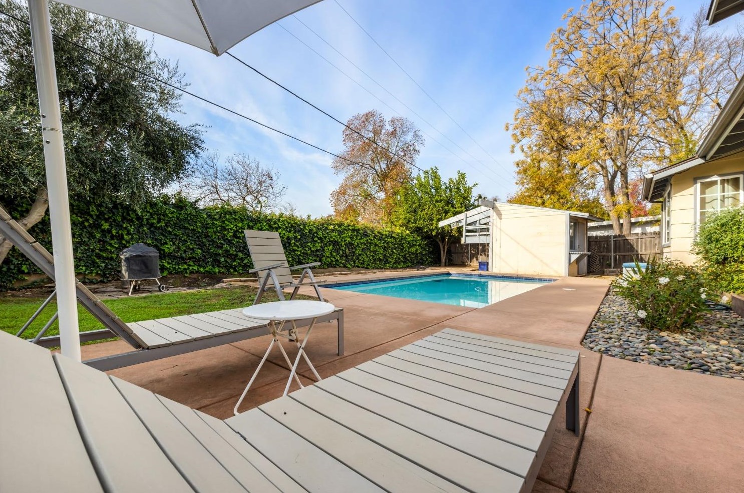 1619 Baywood Ln, Davis CA  95618-1404 exterior