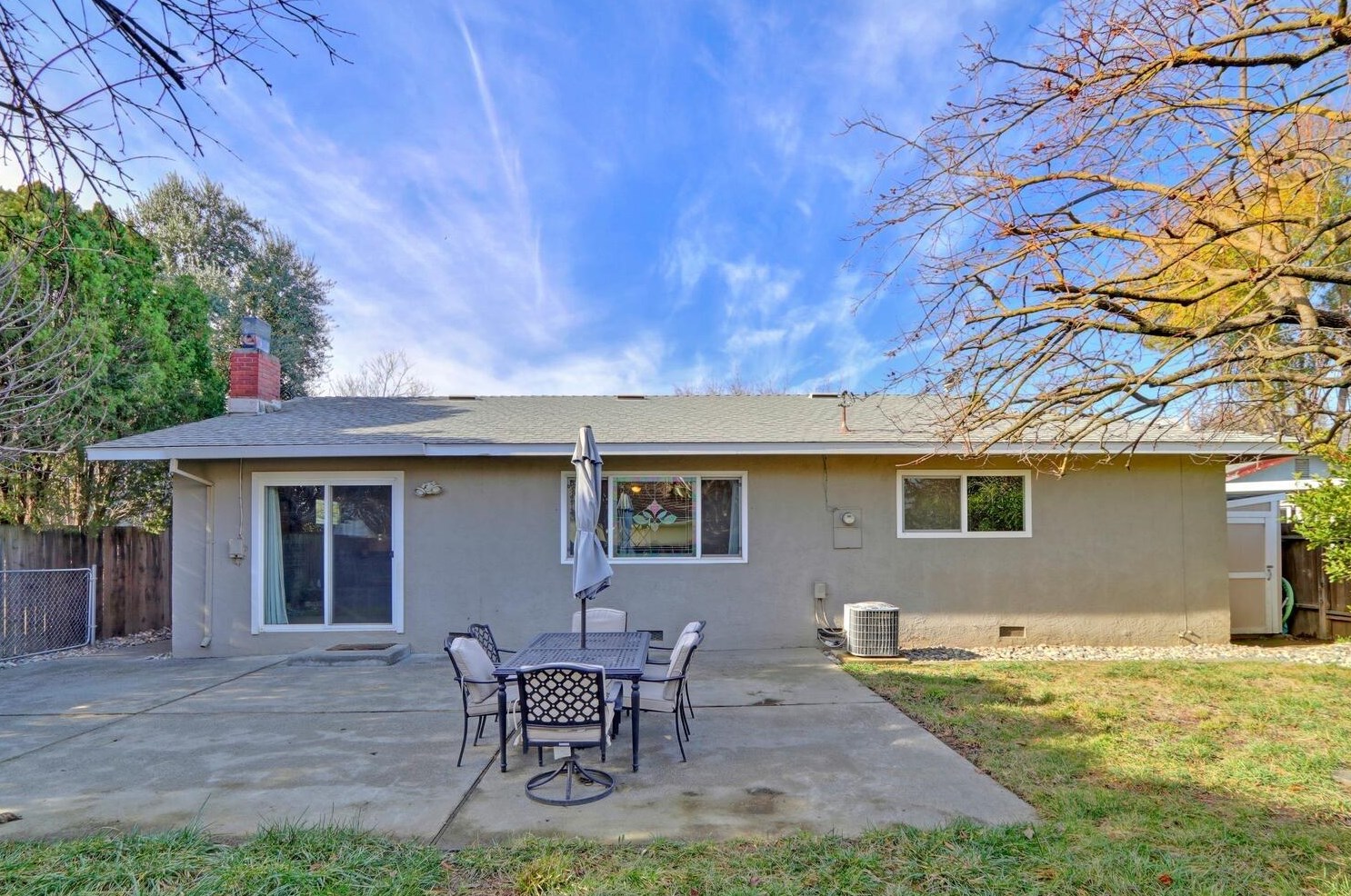 1324 Alder Pl, Davis CA  95618-1439 exterior