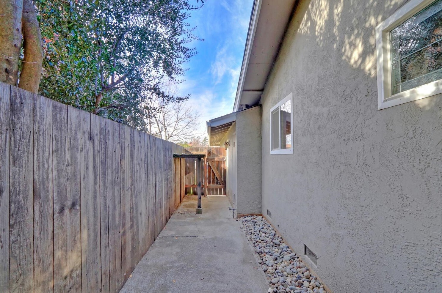 1324 Alder Pl, Davis CA  95618-1439 exterior