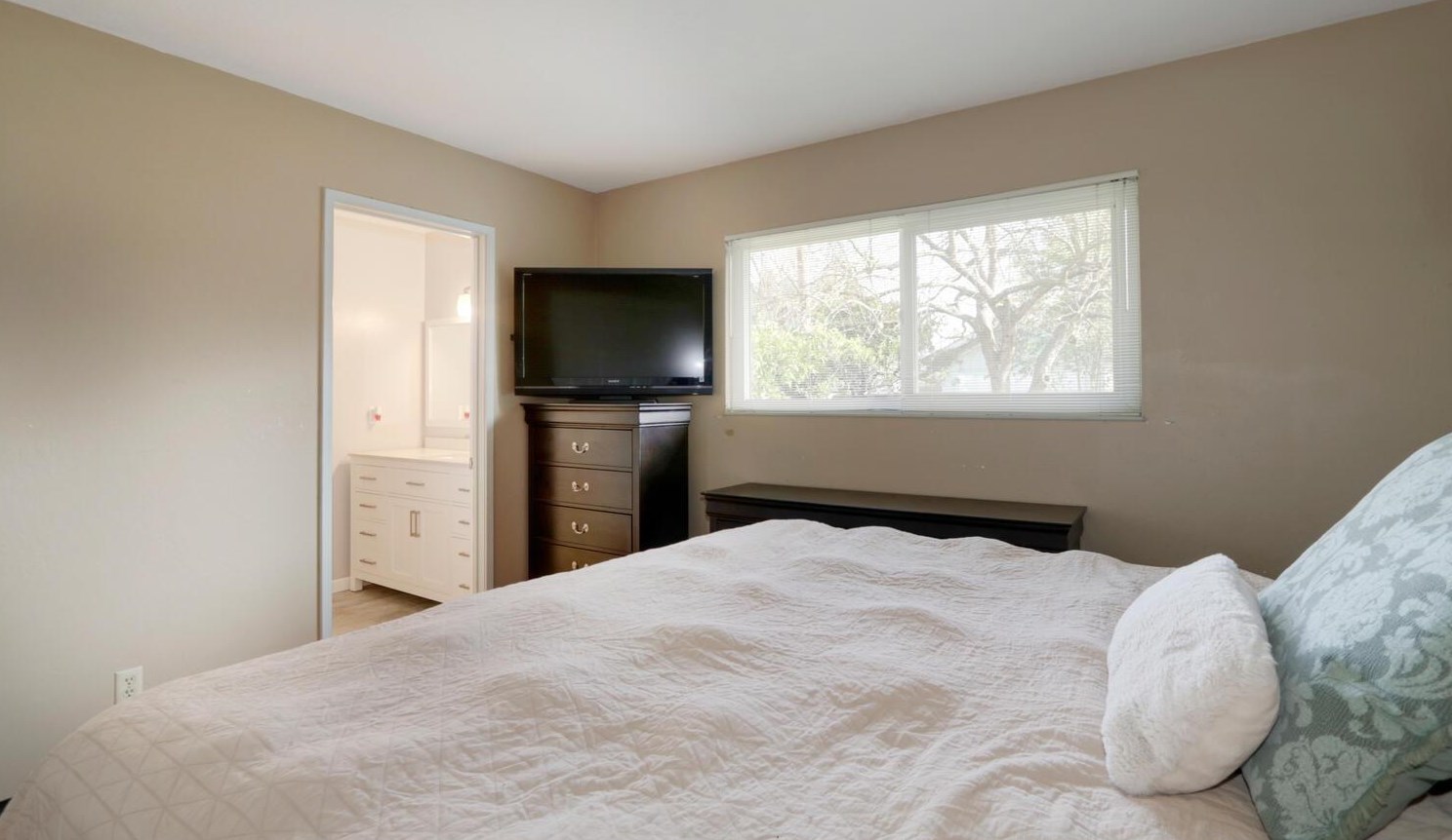 1324 Alder Pl, Davis CA  95618-1439 exterior