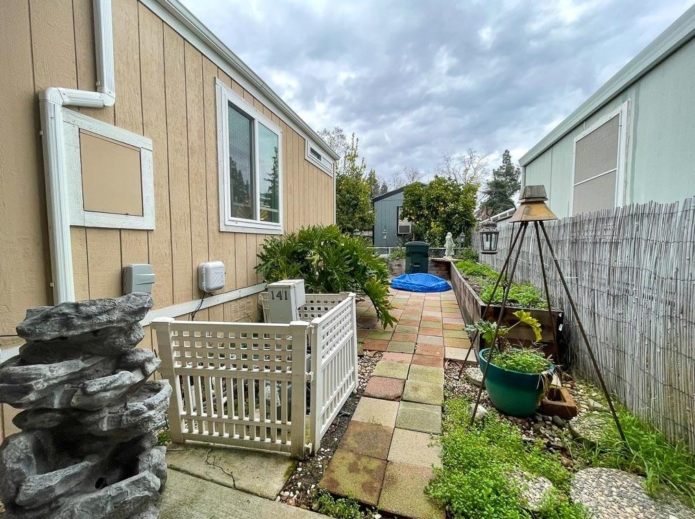 6054 Declaration Cir, Citrus Heights CA  95621-4745 exterior