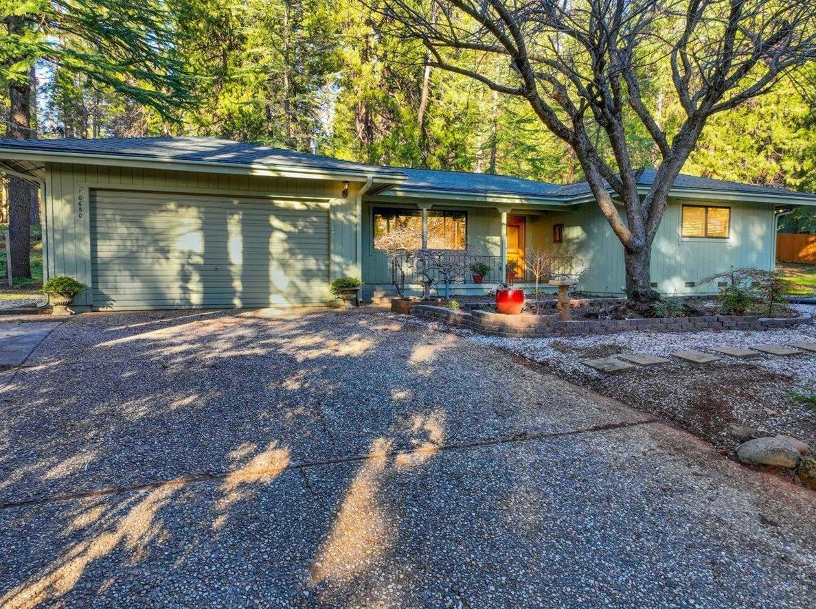 10650 Pine Hill Dr, Grass Valley, CA 95945-8729