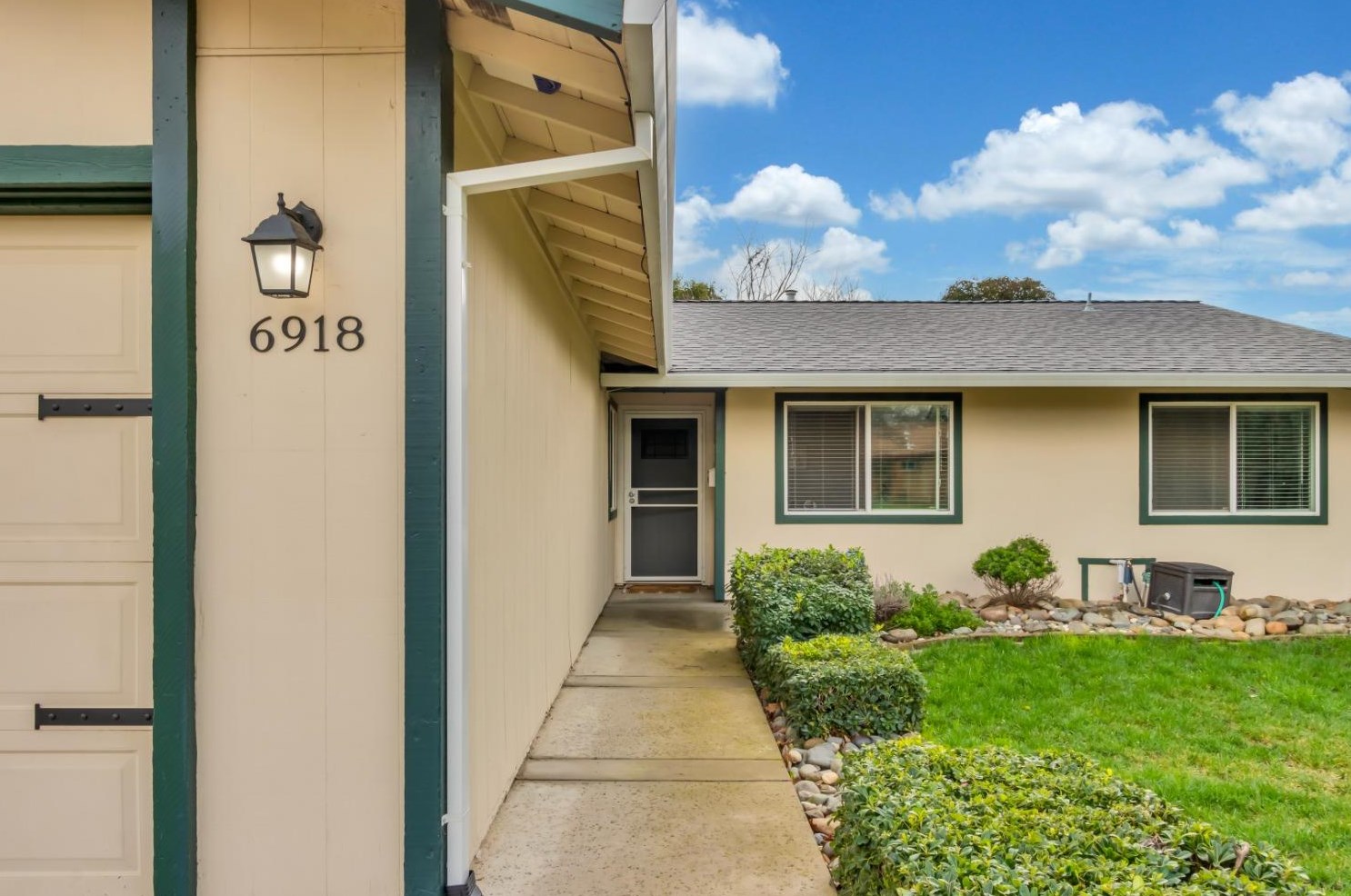 6918 Brookcrest Way, Citrus Heights, CA 95621-6320
