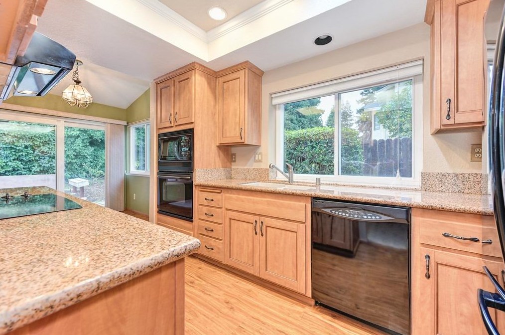 1541 Colonial Pkwy, Roseville CA  95661-7323 exterior