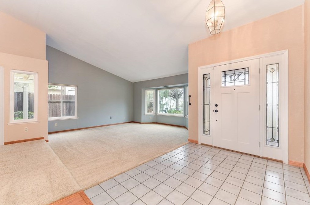 1541 Colonial Pkwy, Roseville CA  95661-7323 exterior