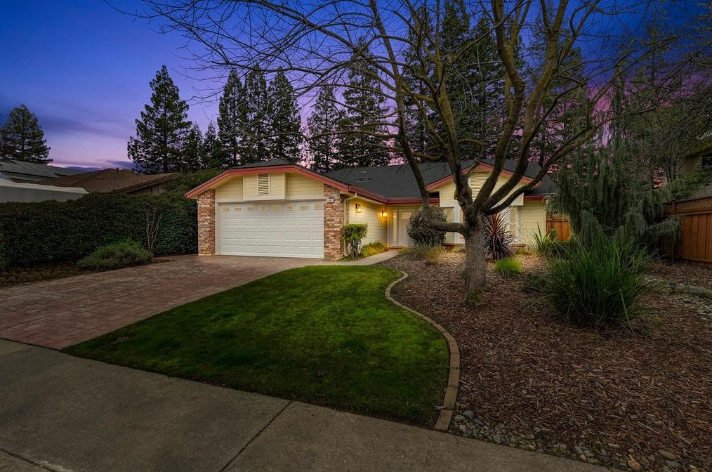 1541 Colonial Pkwy, Roseville, CA 95661-7323